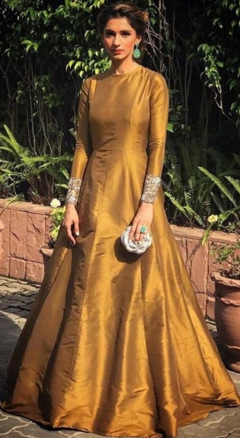 Gown Party Wear, Long Kurta, Pakistani Wedding Outfits, Pakistani Dresses Casual, Pakistani Fashion Party Wear, Long Dress Design, Dress Work, Indian Gowns Dresses, Suit Design