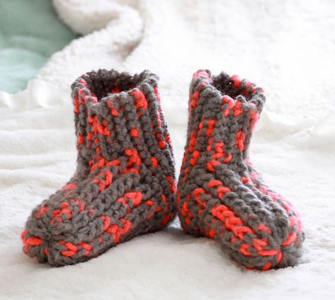 Snow Day Slippers Knitting Pattern Slippers Knitting Pattern, Knit Slippers Free Pattern, Slipper Pattern, Knit Slippers, Knitted Slippers Pattern, Cozy Slippers, Beginner Knitting Patterns, Knit Baby Booties, Easy Knit