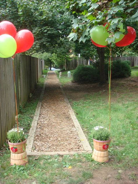 APPLE OF MY EYE PARTY DECOR Orchard Birthday Party, Apple Picking Party, Apple Theme Parties, Apple Party, Apple Orchard Wedding, Apple Birthday, Apple Festival, Fall Birthday Parties, Apple Activities