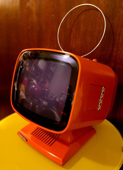 Tim Apicella Space Age Design Museum- 1974 Radiomarelli TV #RV 660A Space Age Color Palette, Supergraphic Ultramodern, Retro Electronics, Crt Tv, Tv Head, Tv Vintage, Space Age Design, Boom Box, Tv Design