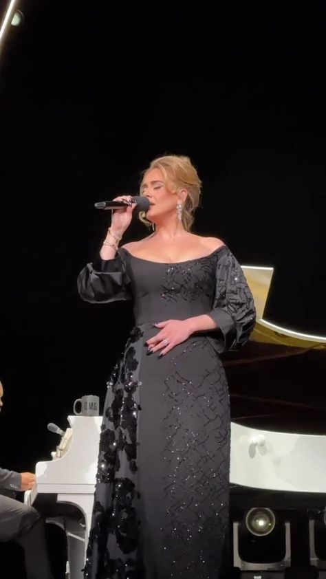 Adele Dresses Style, Adele Outfits, Adele Concert Outfit, Viennese Ball, Adele Eyes, Adele Singer, Weekends With Adele, Adele Style, Adele Concert