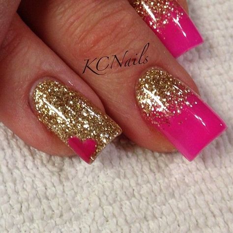 Quince Nails Pink And Gold, Quince Nails Almond, Quince Nails Pink, Nails Pink And Gold, Pink And Gold Nails, French Nails Glitter, Quince Nails, Red And Gold Nails, Pink Quince