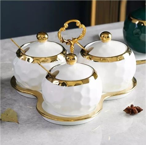 Corningware French White, Gold Kitchen Accessories, Kitchen Decor Collections, Fine China Dinnerware, Luxury Dinnerware, Chafing Dishes, Gold Kitchen, Kitchen Dinnerware, Container Set