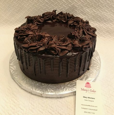 Dark Chocolate Cake Aesthetic, Pretty Chocolate Cake Decorating Ideas, Dark Chocolate Cake Design, Chocolate Cake Aesthetic, Triple Chocolate Cake, Chocolate Truffle Cake, Chocolate Cake Designs, Cake Aesthetic, Chocolate Cake Decoration