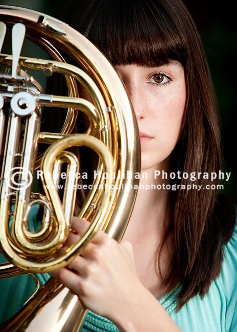 Senior pictures idea! Musician Poses, Musicians Photography, Band Senior Pictures, Musician Photos, French Horns, Musician Portraits, Senior Portraits Girl, Musician Photography, Male Senior Pictures