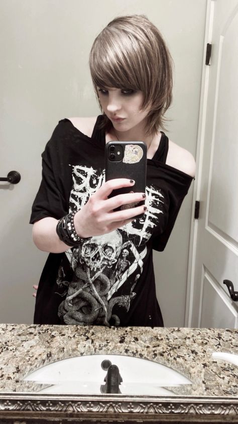 #deathcore #metal #heavymetal #emo #emo #scene #alt #emomakeup #altmakeup #emoinspo #emofashion #thrift #altfashion #fashion #emoclothes #makeup #eyeliner #emogirl #emokid #altcore #bandtee #inspo #emohair #scenehair Deathcore Outfit, Emo Emo, Alt Makeup, Emo Makeup, Emo Kid, Emo Hair, Scene Kids, Emo Outfits, Scene Hair