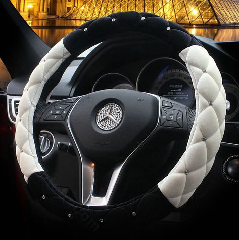 Jeep Rims, Velvet Car, Bling Car Accessories, New Car Accessories, Girly Car Accessories, Cool Car Accessories, Crown For Women, Girly Car, Cute Car Accessories