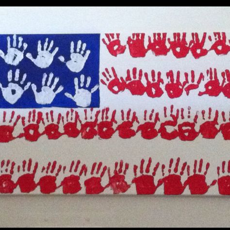 American Flag Handprint Art, Merdeka Decoration, Usa Decorations, School Auction Projects, July Art, Toddler Projects, Poppy Craft, Class Art Projects, Flag Crafts