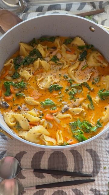 Vegetable Tortellini Soup, Vegetable Tortellini, Hungry Happens, Tortellini Soup, Health Dinner Recipes, Easy Soups, Easy Soup Recipes, January 7, Healthy Soup Recipes