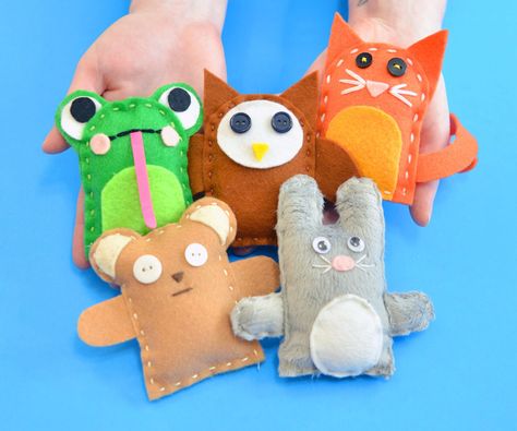 Sew a Plushie (Includes Pattern) Plushie Ideas, Sewing Activities, Hand Sewing Projects, Sewing Stuffed Animals, Sewing Projects For Kids, Small Sewing Projects, Shape Crafts, Sewing Lessons, Sewing Toys