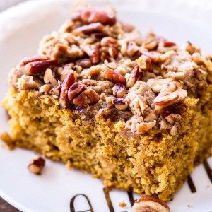 Pecan Pumpkin Coffee Cake - A Latte Food Easy Pumpkin Coffee Cake, Pumpkin Pecan Coffee Cake, Crumb Cake Topping, Pumpkin Coffee Cake Recipes, Pumpkin Coffee Cake, Pecan Coffee Cake, Pecan Pumpkin, Breakfast Coffee Cake, Pumpkin Bread Easy