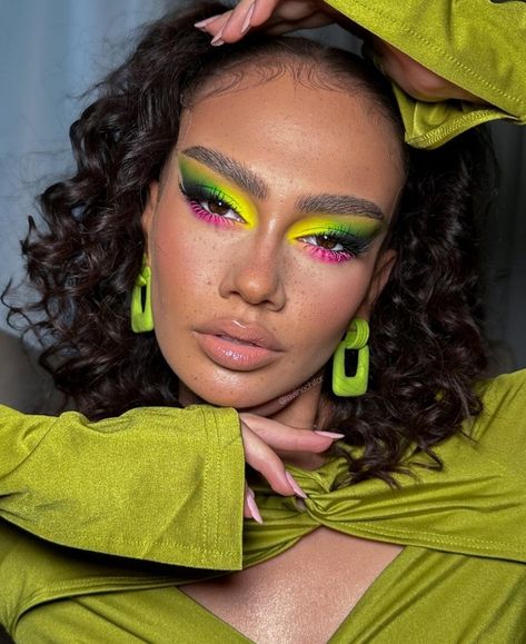 makeup looks/ makeup ideas/eye makeup/eye shadow looks/ lips/ lipsticks/ liparts/ hairstyles/ earrings/ green /nude looks Tropical Makeup Look, Jungle Makeup, Pink And Green Makeup, Makeup Neon, Makeup Collage, Beach Makeup, Yellow Makeup, Dance Makeup, Makeup Challenges