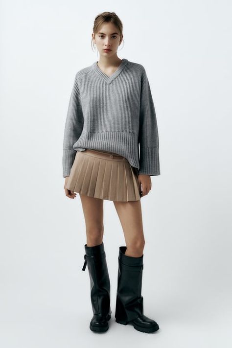 PLEATED SKORT - Black | ZARA United States Outfit Zara, Fashion Catalogue, Box Pleats, Zara United States, Mini Skirt, Camel, Mini Skirts, Zara, Buckle