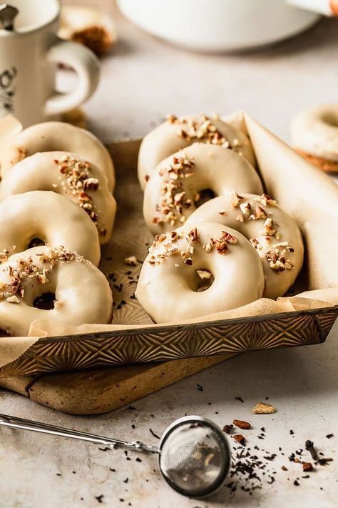 Tender and moist baked maple chai donuts with creamy maple glaze and crunchy pecans made gluten free and dairy free. Easy baked donut recipe. Gluten Free Donuts Baked, Donuts Gluten Free, Vegan Caramel Apple, Baked Donuts Easy, Fall Donuts, Pumpkin Banana Bread, Baked Donut Recipes, Glazed Donuts, Gf Baking