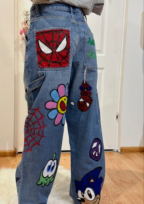 Cute Spiderman Outfits, Spider Man Jeans, Things To Paint On Pants, Clothes Patches Diy, What To Paint On Jeans, Painting On Jeans Aesthetic, Spider Man Pants, Ideas Para Pintar Jeans, Painting Pants Ideas