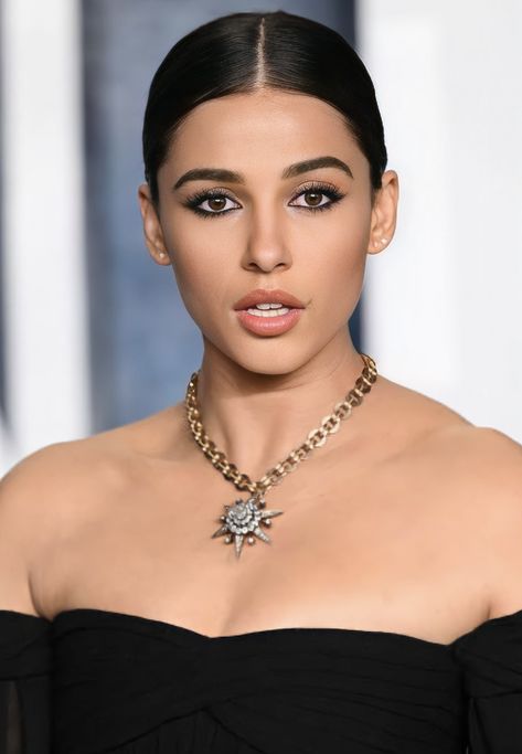 Naomi Scott Makeup, Naomi Scott Style, Naomi Scott Aesthetic, Naomi Scott Photoshoot, Romantic Essence, Female Actors, Naomi Scott, Brand Photoshoot, Hollywood Actress