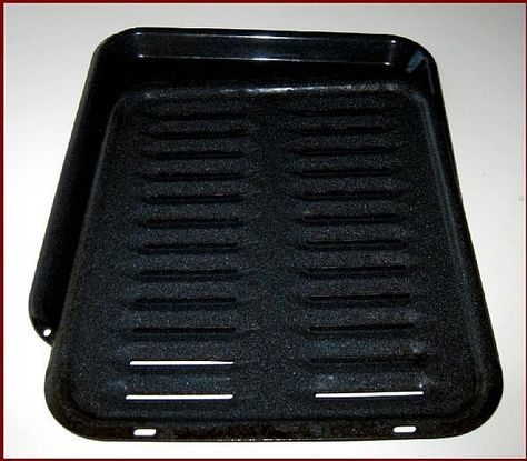 How to Use a Broiler Pan Broiler Recipes, Delicious Meatloaf, Kitchen Notes, Broiler Pan, Contaminated Food, Baked Asparagus, Best Oven, Baking Basics, Cooking Hacks