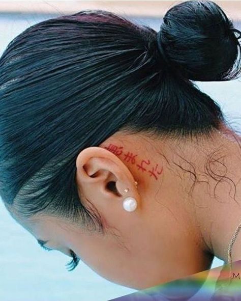 Chinese Ear Tattoo, Chinese Tattoo Behind Ear Red Ink, Behind Ear Tattoo Baddie, Kanji Behind Ear Tattoo, 111 Tattoo Behind Ear, Unique Behind Ear Tattoos For Women, Back Of The Ear Tattoos For Women, Behind Ear Tattoos For Women, Back Ear Tattoo