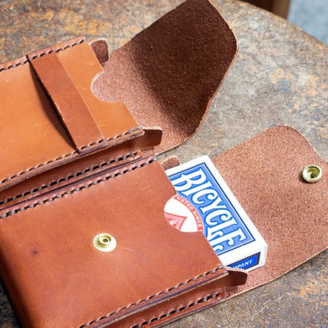 Making A Leather Playing Cards Case - Build Along Video Tutorial | MAKESUPPLY Playing Card Case, Diy En Cuir, Tooling Patterns, Leather Wallet Pattern, Leather Craft Patterns, Leather Craft Projects, Cases Diy, Wallet Pattern, Sewing Leather