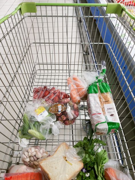 How to Maximize your Savings at Walmart Walmart Bread, Market Cart, Turkey Breakfast, Storing Vegetables, Sausage Links, Healthy Grocery List, Healthy Groceries, Grocery Haul, Good Sources Of Protein