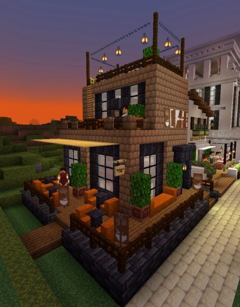 Minecraft Town Road, Minecraft Square House, Minecraft Balcony Design, Movie Theater Minecraft, Minecraft House Inside Ideas, Minecraft Neighborhood Ideas, Minecraft Sushi Restaurant, Minecraft Club Ideas, Modern House Minecraft Ideas