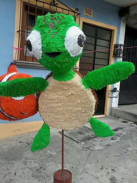 Turtle Pinata, Pinatas Ideas, Christmas Lollipops, Piñata Ideas, Paper Mache, Sea Turtle, Lollipop, Birthday Ideas, Crochet Hats