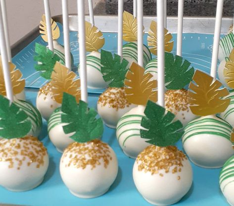 Lion King Dessert Table Ideas, Lion King Themed Desserts, Cake Pops Jungle Theme, Jungle Themed Cake Pops, Safari Dessert Ideas, Lion King Baby Shower Dessert Table, Jungle Themed Desserts, Wild One Birthday Party Dessert Tables, Wild One Treat Table