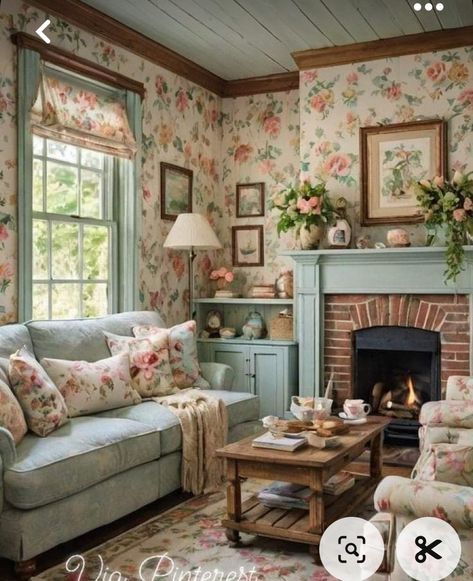 Granny Chic Decor, English Cottage Interiors, Chic Living Room Decor, Shabby Chic Living, Cottage Living Rooms, Cottage Interior, Casa Vintage, Cottage Interiors, Chic Living Room