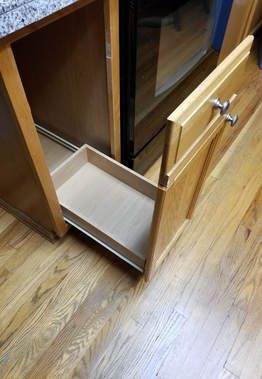 Slide Out Trash Can Cabinet, Hideaway Trash Can Kitchen, Garbage Can In Cabinet, Under Cabinet Trash Can Diy, Kitchen Cabinet Trash Can Ideas, Slide Out Trash Can Cabinet Diy, Trash Can In Cabinet, Trash Compactor Space Ideas, Trash Can Cabinet Diy