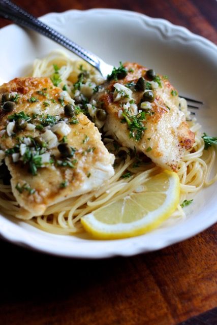 Halibut Piccata Recipes, Halibut Picatta, Halibut Meals, Halibut Pasta, Halibut Piccata, Easy Halibut Recipes, Baked Halibut Recipes, Halibut Olympia, Fish Piccata