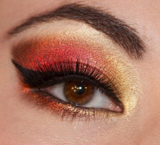 Red, brown, and gold look. Red Gold Eyeshadow Looks, Maroon And Gold Eyeshadow, Gold And Red Eyeshadow, Red Gold Eyeshadow, Red And Gold Eyeshadow Looks, Gold And Red Makeup, Red And Gold Makeup Looks, Red And Gold Eye Makeup, Red And Gold Makeup