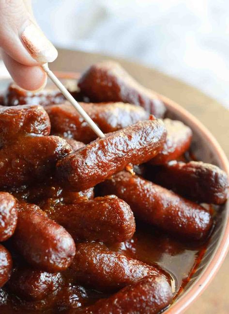 Apple Barbecue Slow Cooker Little Smokies are the perfect holiday appetizer! Mini sausages cooked in your crockpot and slathered with a mild, sweet sauce. Grape Jelly Chili Sauce, Bbq Little Smokies, Little Smokies Recipes, Smokies Recipe, Little Smokies, Bread Booze Bacon, Crockpot Appetizers, Cozy Weekend, Appetizers For A Crowd