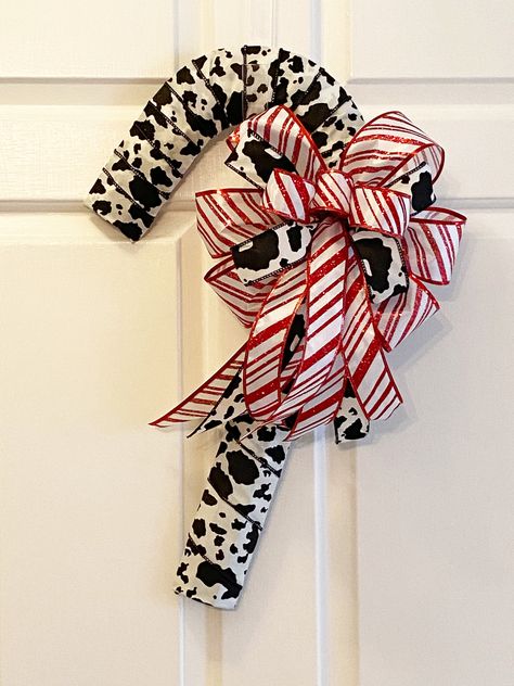 Cow Christmas Wreath Diy, Diy Cow Christmas Decor, Cow Print Christmas Tree Ideas, Cow Themed Christmas Tree, Cow Christmas Tree Ideas, Cow Print Christmas Tree, Cow Print Door Hanger, Cow Print Christmas, Cow Print Door