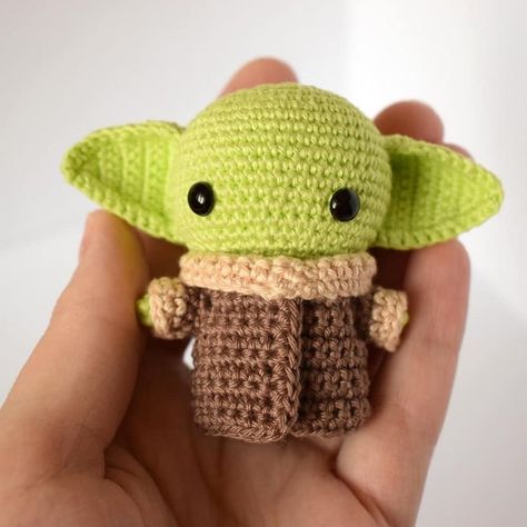 Baby Yoda Amigurumi Crochet Free Pattern Crochet Yoda Keychain, Free Easy Amigurumi Patterns, Baby Yoda Amigurumi, Yoda Crochet, Amigurumi Crochet Free Pattern, Crocheted Amigurumi, Star Wars Crochet, Crochet Keychain Pattern, Pola Amigurumi