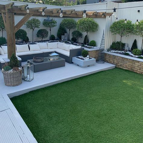 Grass Garden Ideas, Patio Layout Design, Artificial Grass Garden, Decorating Porch, Grass Garden, Patio Layout, Modern Backyard Landscaping, Back Garden Design, Patio Garden Design