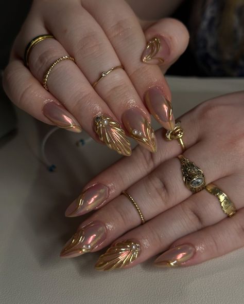 Nail designs Fall 2024 Classic Nail Art, Nail Designs Fall, Acrylic Nail Shapes, Gold Nail Designs, Happy Nails, Blush Nails, Spring Nail Designs, Acrylic Nails Coffin Pink, Soft Nails