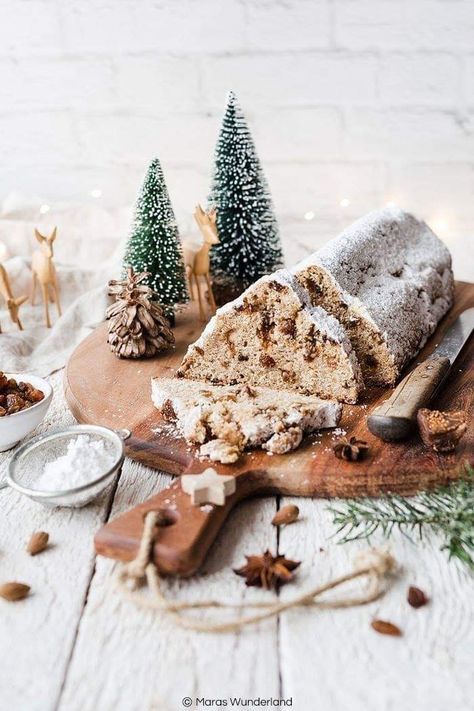 Christmas Food Photography, Christmas Pastries, Wonderland Christmas, Dessert Photography, Christmas Shoot, Plum Cake, Cake Photography, Christmas Sweets, Xmas Food