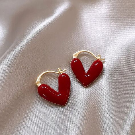 Shop the latest collection of elegant jewelry at Styleinger! These brown enamel heart-shaped drop earrings are perfect to add some love to any outfit! 💕💍 #Styleinger #Jewelry #Earrings #HeartShaped #Enamel Work Accessories, Heart Dangle Earrings, Heart Shaped Earrings, Funky Jewelry, Jewelry Lookbook, Accessories Fashion, Enamel Earrings, Gold Accessories, Girly Jewelry