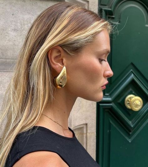 Chunky Gold Hoop Earrings, Earrings Aesthetic, Chunky Earrings, Chunky Jewelry, Jewelry Lookbook, Jewelry Inspo, Teardrop Earrings, Cute Jewelry, Earrings For Women