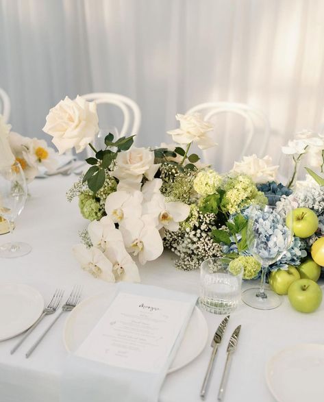 Ceremony Planning, White Tables, Wedding Plates, Wedding 2024, Floral Arrangements Wedding, Wedding White, Flowers White, Wedding Mood Board, Wedding Mood