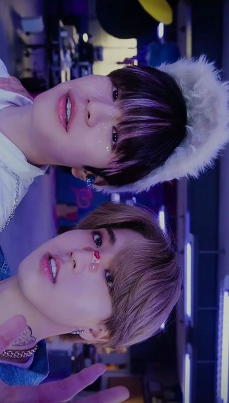 Seungmin And Han Wallpaper, Seungmin And Han, Han And Seungmin, Lee Know And Seungmin, Stray Kids Cute, Han Seungmin, Seungmin Wallpaper, Wallpaper Matching, Kpop Backgrounds