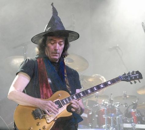 Steve Hackett, Genesis Band, Rock Guitarist, Peter Gabriel, Music Pics, Rock Groups, Progressive Rock, Composers, Music Legends