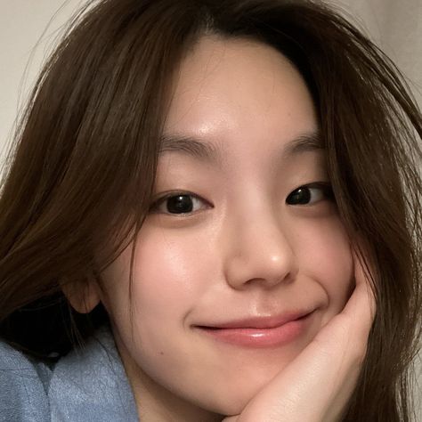 ◖ icon lq pics random itzy hwang yeji selca without makeup 2023 Yeji No Make-up, Yeji Without Makeup, Yeji No Makeup, Yeji Icon, Crop Photo, Itzy Yeji, Bare Face, Best Friend Photos, Natural Face