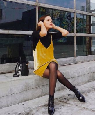 Dress Tights, Velvet Slip Dress, Look Retro, Fall 24, Summer Denim, Foto Poses, Moda Vintage, Mode Inspo, Look Vintage