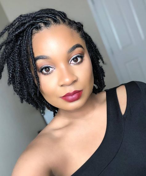 Medium Size Locs Black Women, Small Locs Black Women, Short Locks, Short Locs, Twisted Hair, Short Locs Hairstyles, Faux Locs Hairstyles, Dreadlock Styles, Afrikaanse Mode