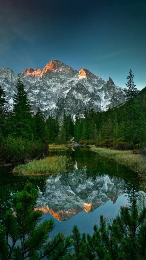 Mountain Hiking Aesthetic, Reflection Pictures, Mountains Aesthetic, Tatra Mountains, Camping Aesthetic, Sky Mountain, Morning View, Pretty Landscapes, Beautiful Locations Nature