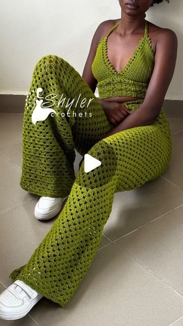 Crochet Pants Tutorial, Crochet Trousers Pattern Free, Crochet Pants Outfit, Crochet Pants Pattern, Crochet Granny Stitch, Pants Tutorial, Trousers Pattern, Fall Winter Shoes, Hippie Crochet