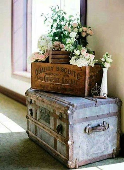 Shabby Chic Farmhouse Living Room, Camera Shabby Chic, Vibeke Design, Farmhouse Living Room Decor Ideas, Rustic Wedding Decorations, Shabby Chic Living, Shabby Chic Room, Shabby Chic Living Room, Style Shabby Chic