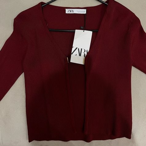 Zara long sleeve cardigan in dark red/maroon with gold clasps. Dark Red Maroon, Zara Cardigan, Red Maroon, Maroon Color, Sleeve Cardigan, Long Sleeve Cardigan, Dark Red, Zara, Long Sleeve