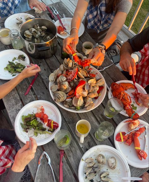 Picnic Dinner, Hamptons Summer, Happy As A Clam, Clam Bake, Food Is Fuel, Wine And Dine, Seafood Restaurant, Food Cravings, No Cook Meals